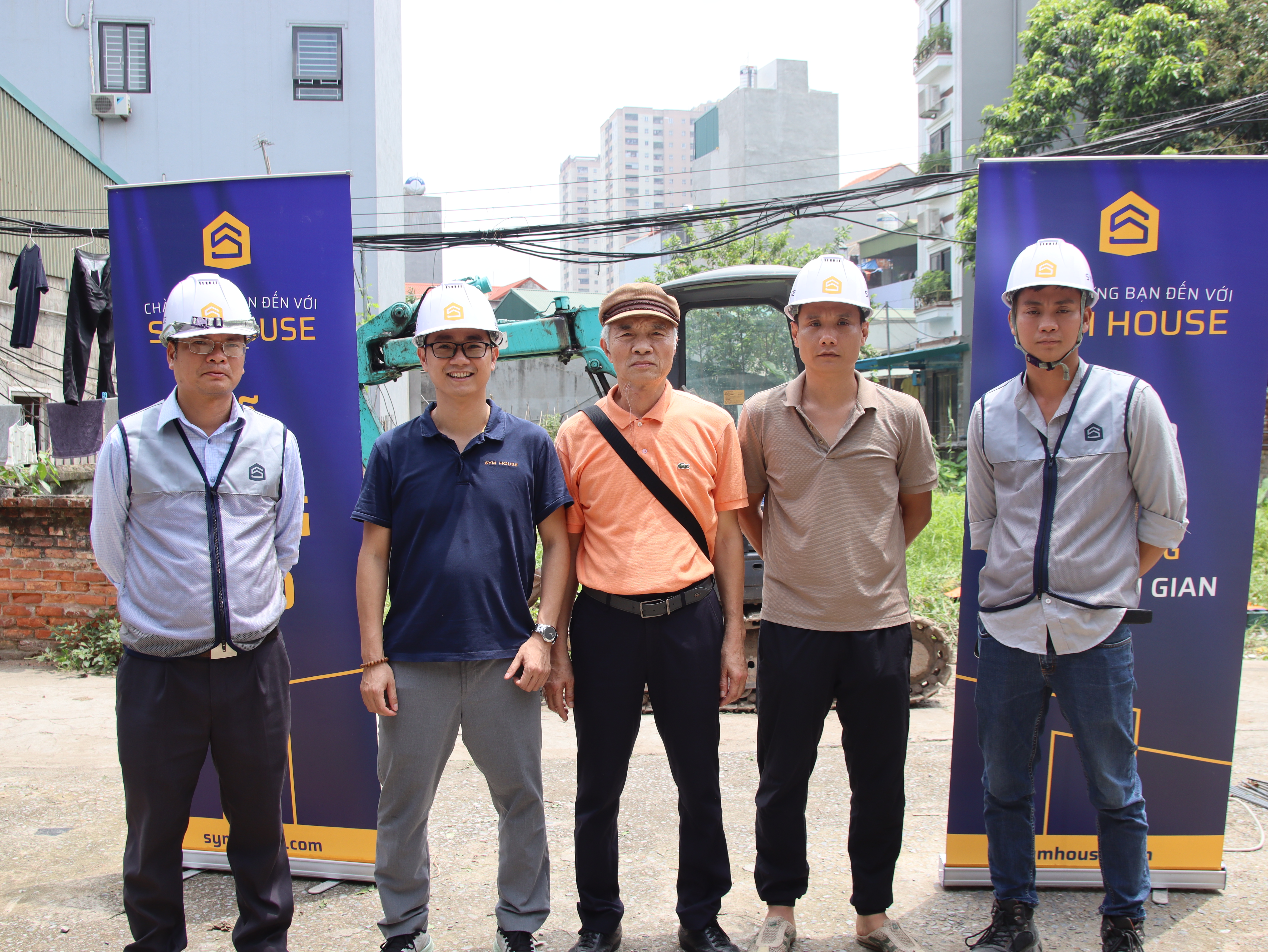 Đội ngũ kĩ sư giám sát tiếp nhận và theo sát từng giai đoạn công tác 