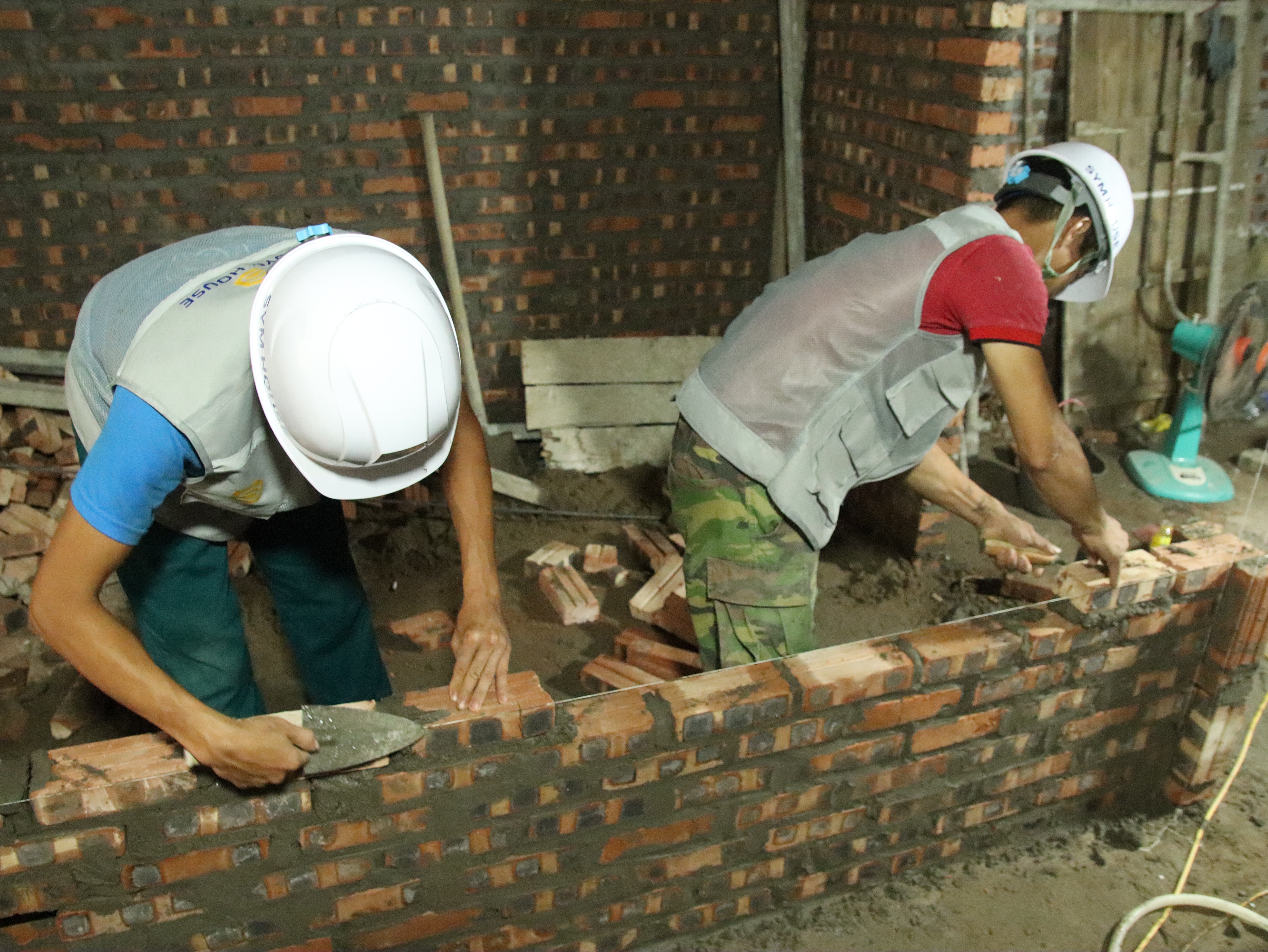 Công tác xây tường 