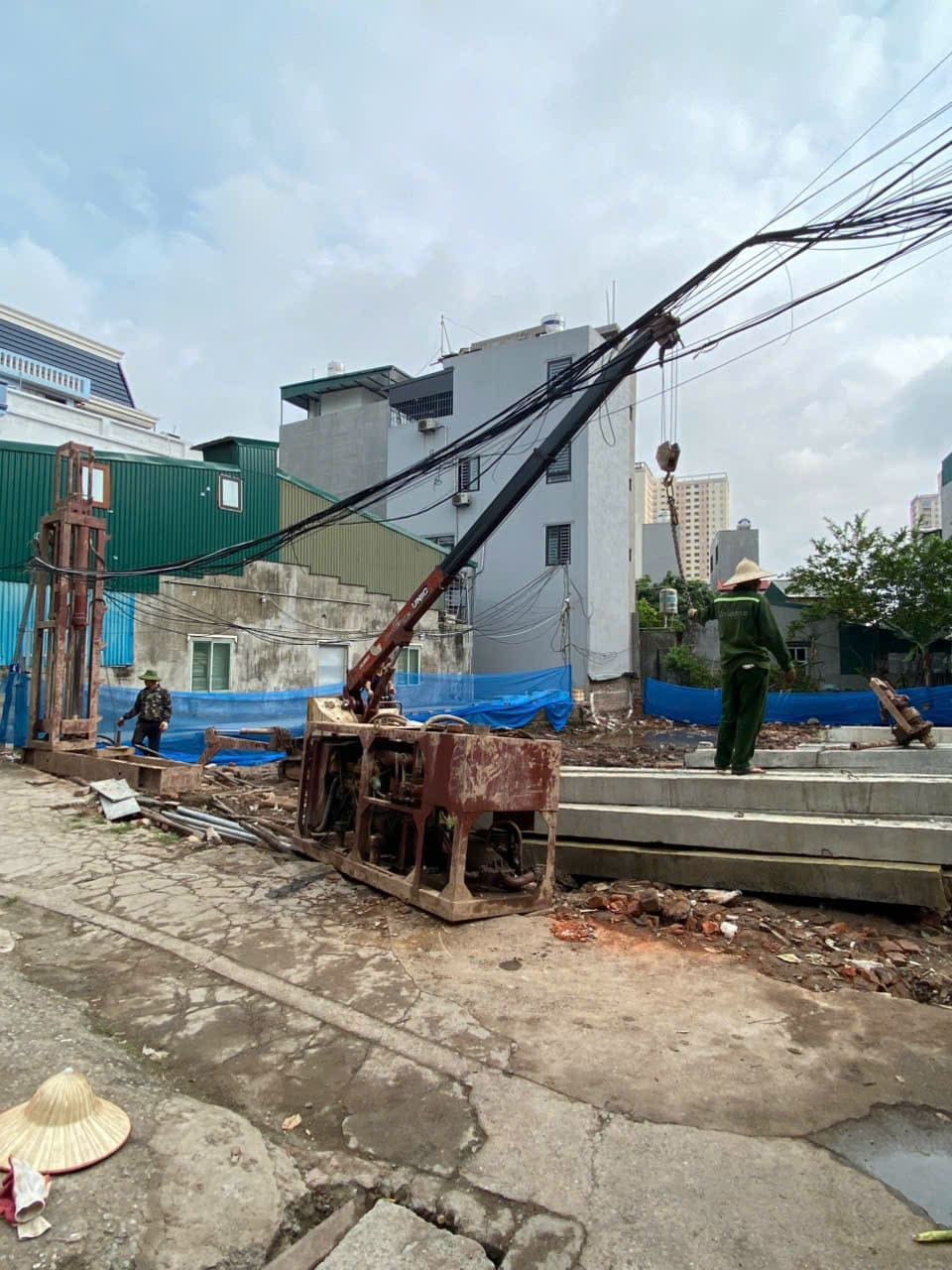 Quy trình thi công móng cọc nhà phố đúng kỹ thuật, an toàn, bền vững tại SYM HOUSE 14 Công tác tập kết cọc